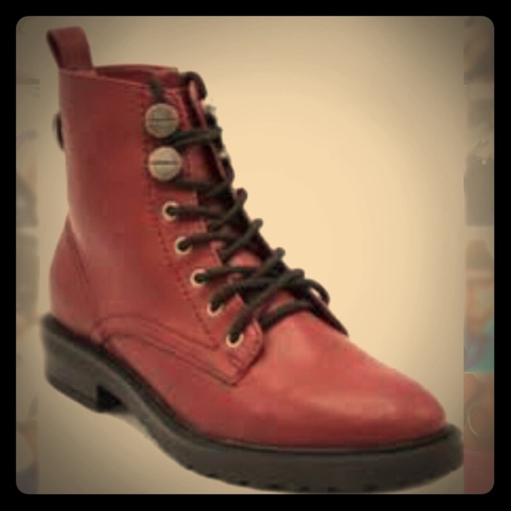 Combat boots